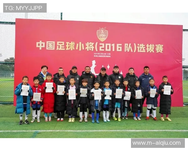 最壮足球的魅力与精神探讨：如何在比赛中展现团队合作与个人风采